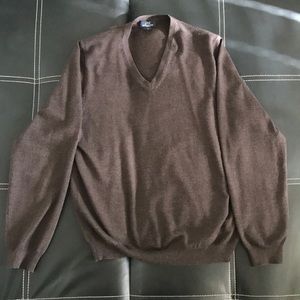 346 Brooks Brothers V Neck Sweater. Size: M